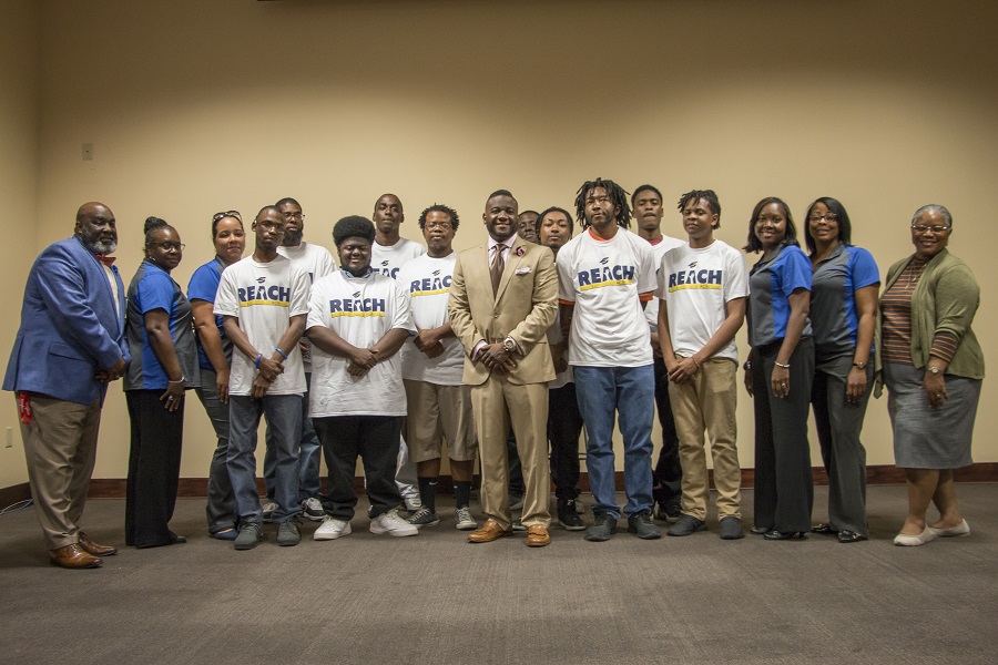 REACH program students and mentors gather with Dr. Vernard Hodges (center). 