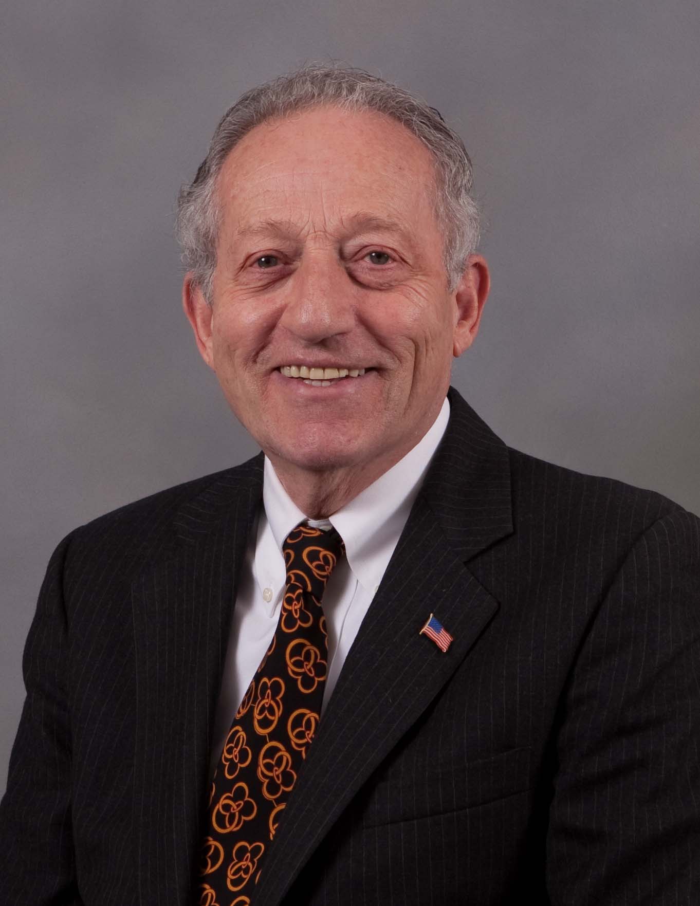 Professional photo of Bob Landau