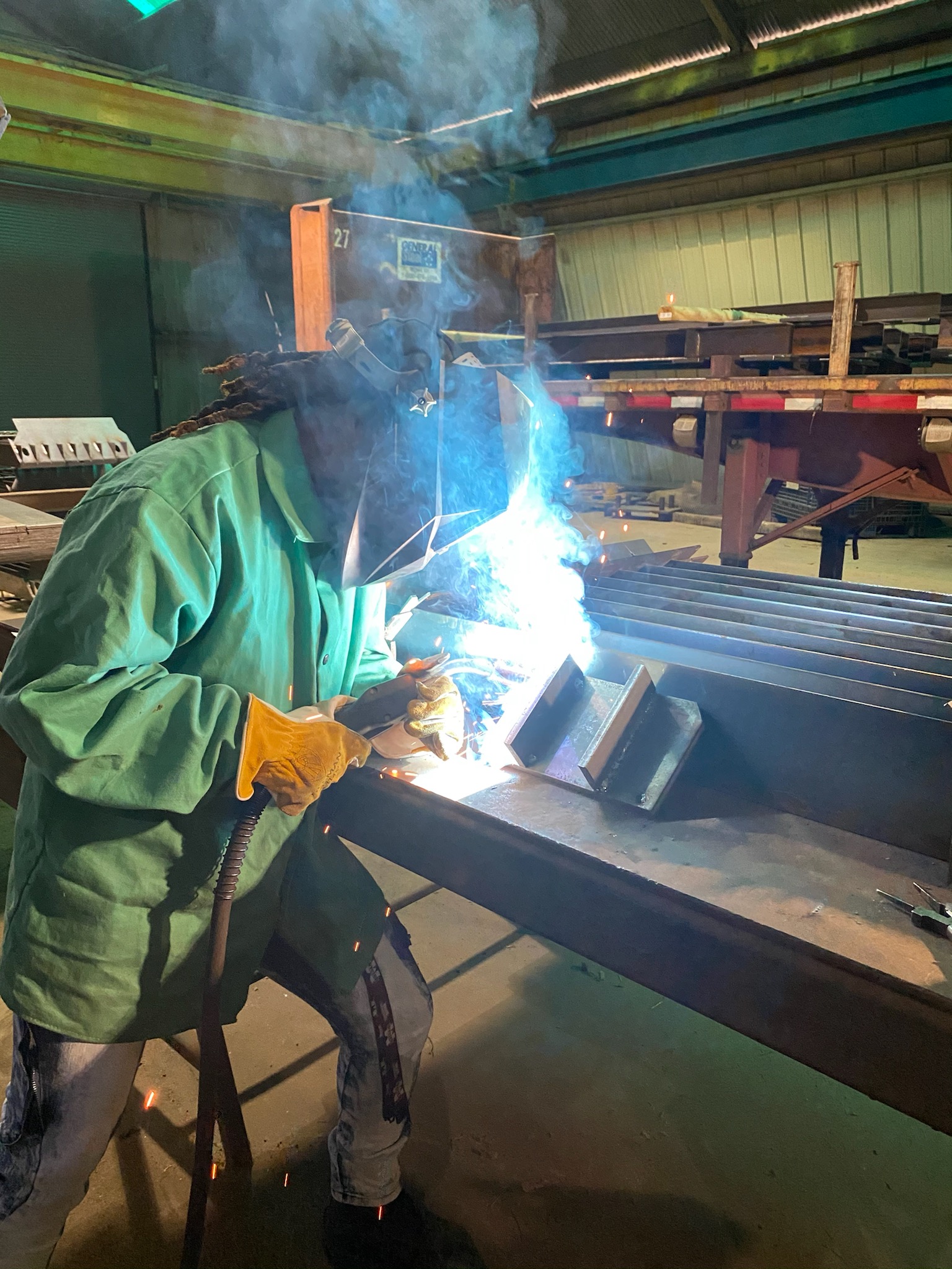 Welder welding online