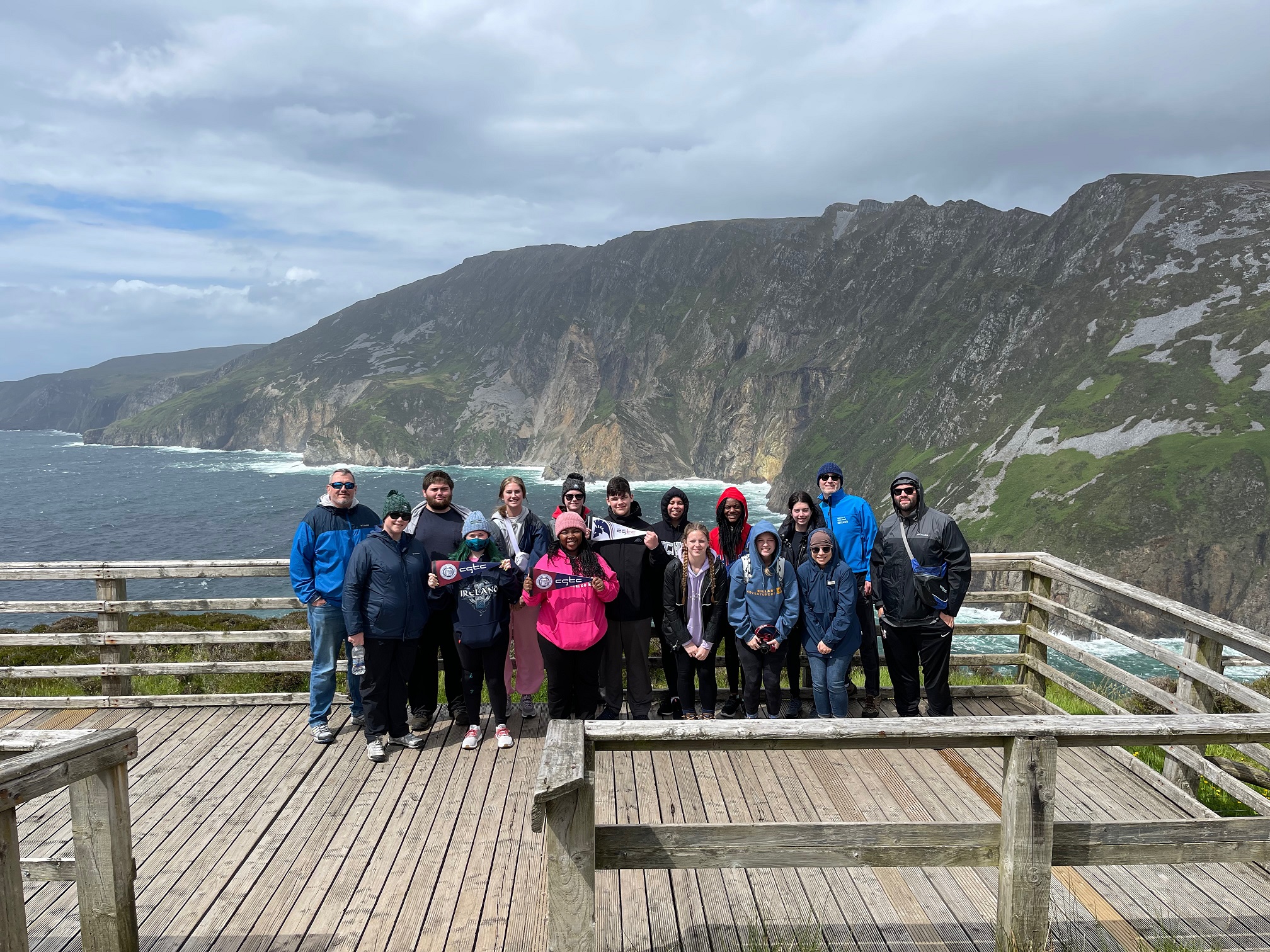 Ireland study abroad group stand on cliff.